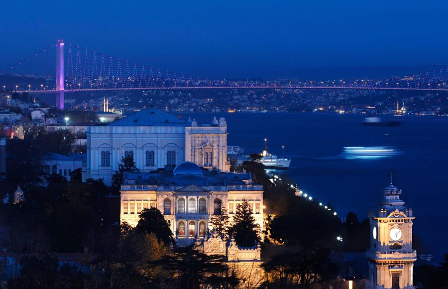 Dolmabahce-Palace-with-Bosphorus-at-night