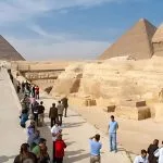 Wide view of travelers exploring the Great Sphinx and ancient plateaus on a GEM and pyramids day trip