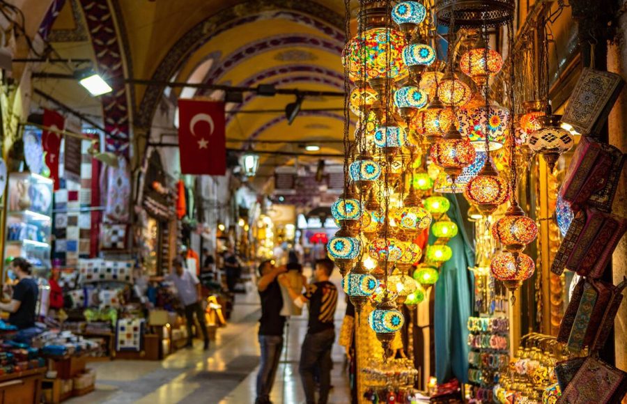 Grand-Bazaar-in-Istanbul-as-one-of-the-largest-and-oldest-covered-markets-in-the-world