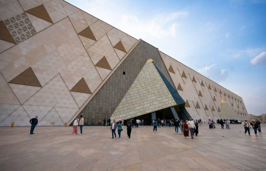 Seamless airport transfer to pyramids and GEM for travelers wanting to see Egypt's modern architectural marvels