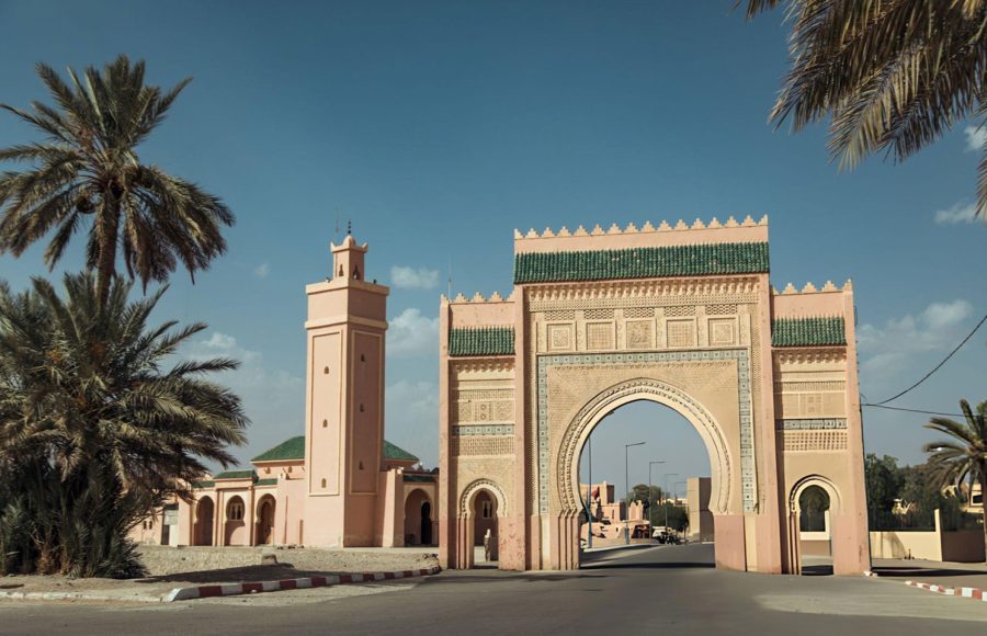 Historic-Triumphal-Arch-in-Rissani-Morocco-Surrounded-by-Palm-Trees-on-a-Sunny-Day