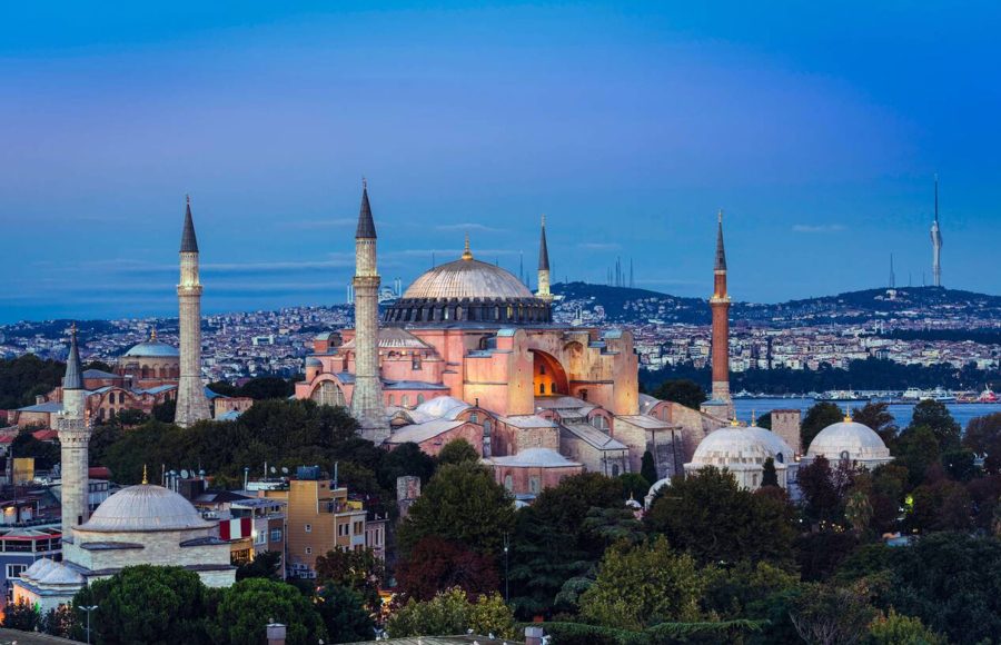 Istanbul-skyline-with-Hagia-Sophia-and-Bosporus-in-Turkey-at-sunset