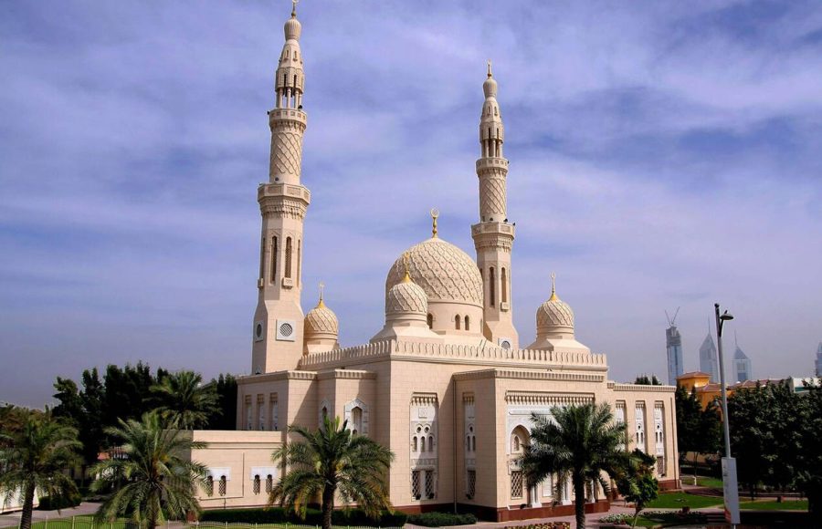 Jumeirah-Mosque-in-Dubai-showcasing-elegant-Islamic-architecture-twin-minarets-detailed-stone-design