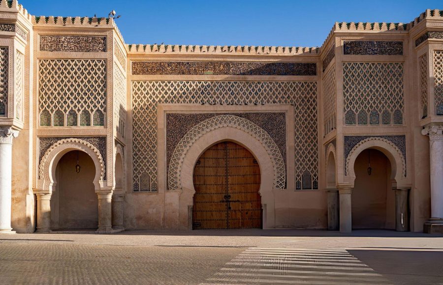 Majestic-Bab-Mansour-monumental-gate-in-Meknes-Morocco