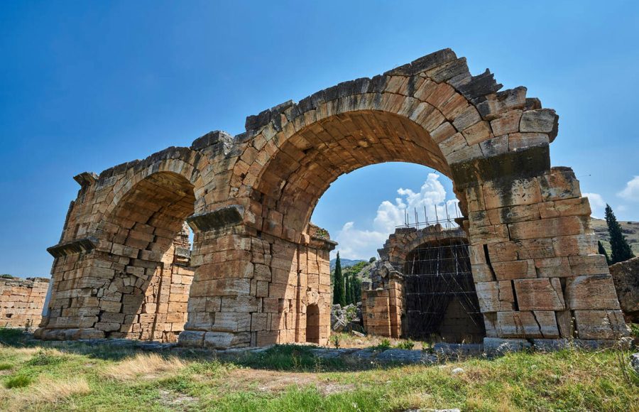 Picture-of-the-Roman-Basilica-Baths-Hierapolis-archaeological-site-near-Pamukkale-in-Turkey