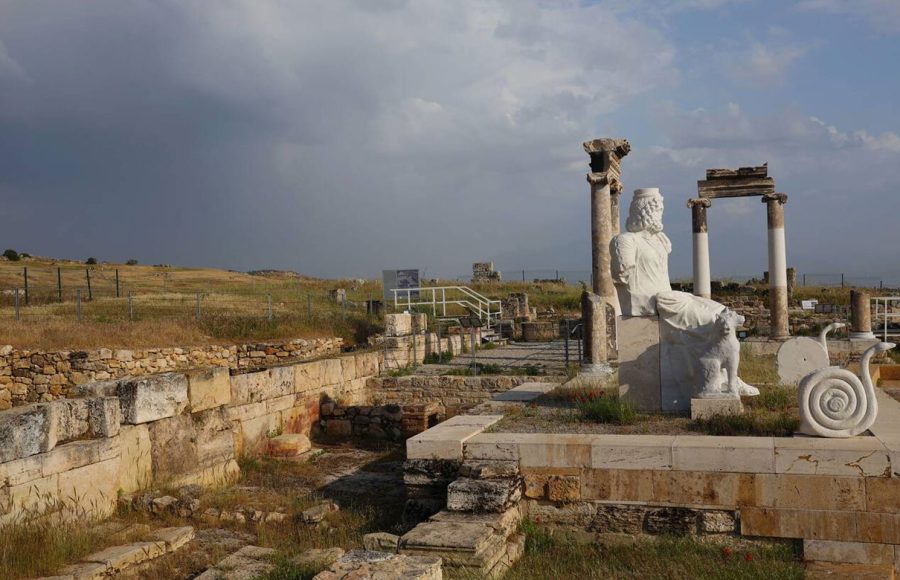 Ruins-of-the-Roman-city-of-Hierapolis-Turkey