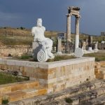 Ruins-of-the-Roman-city-of-Hierapolis-in-Turkey