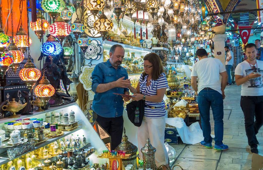 Shopping-in-the-Grand-Bazaar-Istanbul-Turkey