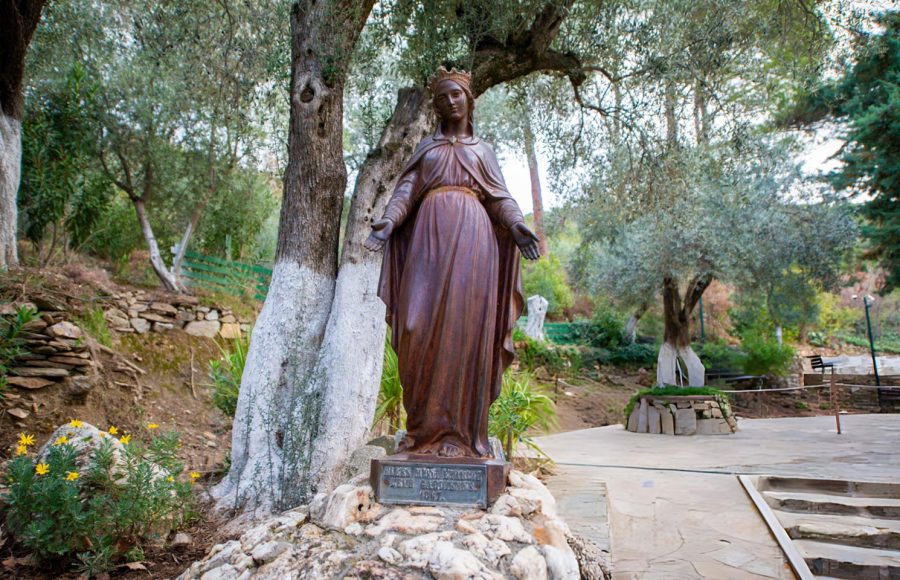 Statue-of-the-Virgin-Mary-in-yard-of-The-House-of-the-Virgin-Mary-Ephesus-Turkey