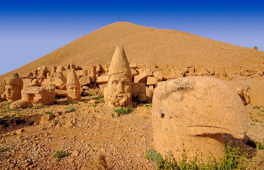 Stone-heads-Antiochos-and-Tyche-of-Commagene-grave-of-Antiochus-Nemrut-Mount-Adiyaman-Province-Southeastern-Anatolia-Region-Turkey