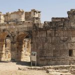 The-Domitian-Gate-at-the-ancient-ruins-of-Hierapolis-next-to-Pamukkale-Denizli-Turkey