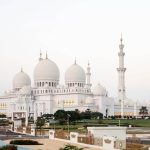 The-Sheikh-Zayed-Grand-Mosque-in-Abu-Dhabi-in-the-evening