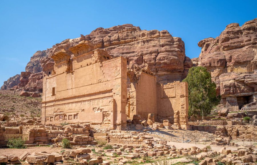 The-Temple-of-Qasr-Al-Bint-in-petra-jordan