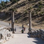 The-ancient-Karakuş-Tumulus-in-Turkey-featuring-towering-stone-columns-stands-as-a-testament-to-the-rich-Roman-heritage-of-the-region
