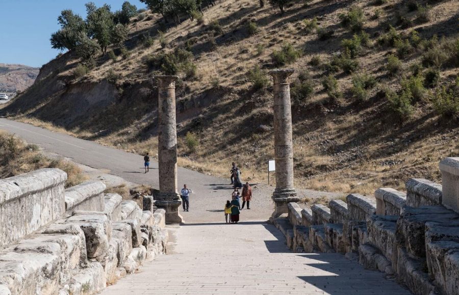 The-ancient-Karakuş-Tumulus-in-Turkey-featuring-towering-stone-columns-stands-as-a-testament-to-the-rich-Roman-heritage-of-the-region