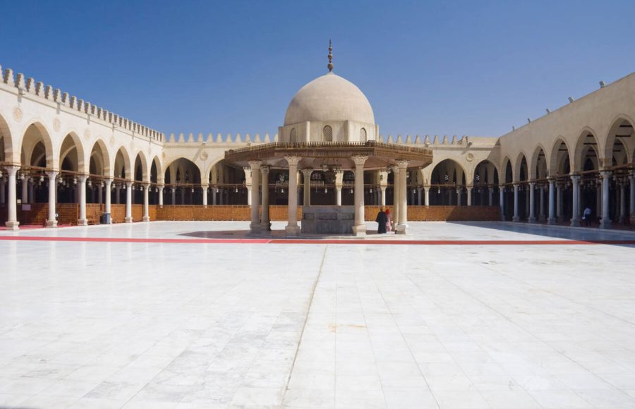 The-central-courtyard-and-abolution-fountain-of-the-Mosqu-of-Amr-or-Mosque-of-Amr-ibn-El-Aas-in-central-Cairo-Egypt