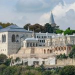 Topkapi-Palace-located-between-the-Golden-Horn-and-the-Sea-of-​​Marmara-in-Istanbul-Turkey