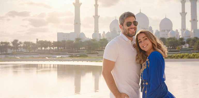 Couple Visit The Grand Mosque In Abu Dhabi United Arab Emarits