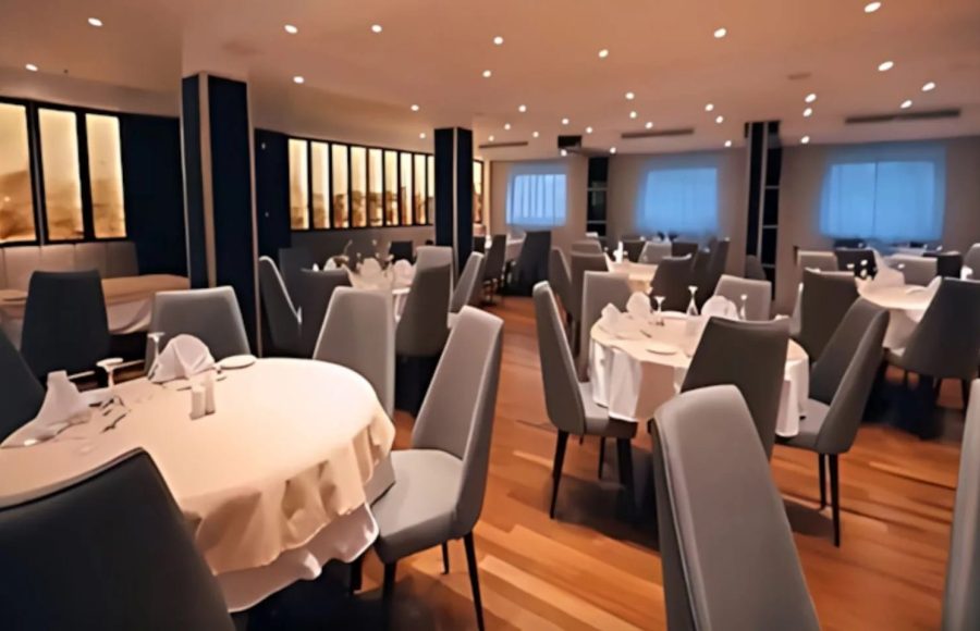 Elegant dining room on a Nile cruise ship, part of the Nile cruise itinerary from Cairo.