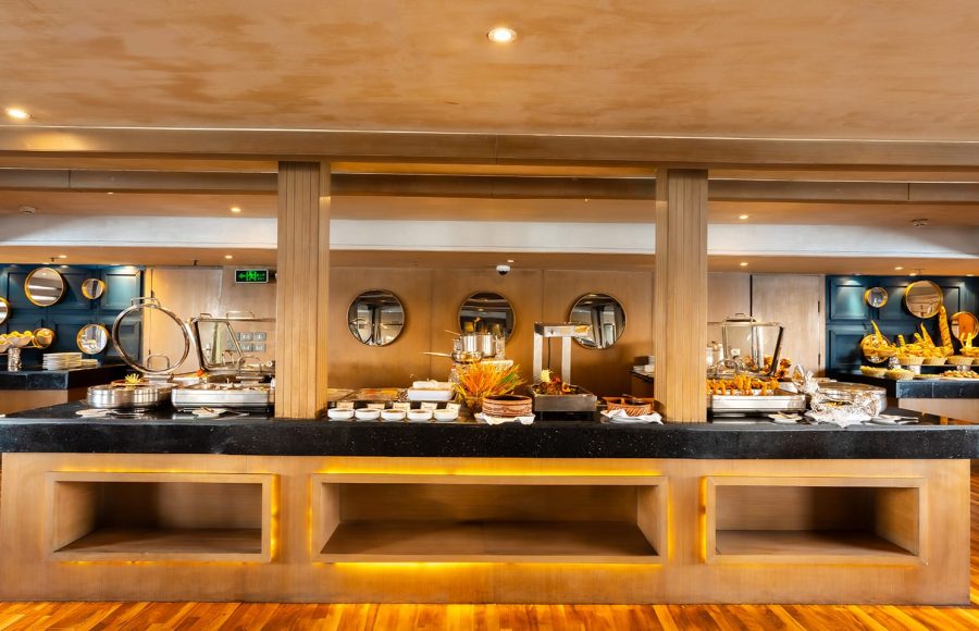 The open buffet on the MS Semiramis III.