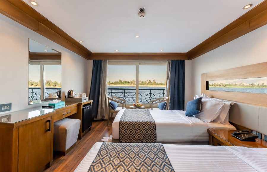 A twin-bed cabin on the MS Semiramis III.