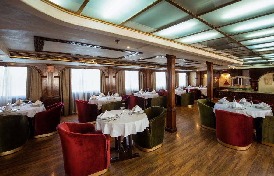 Main restaurant on the MS Terramar.