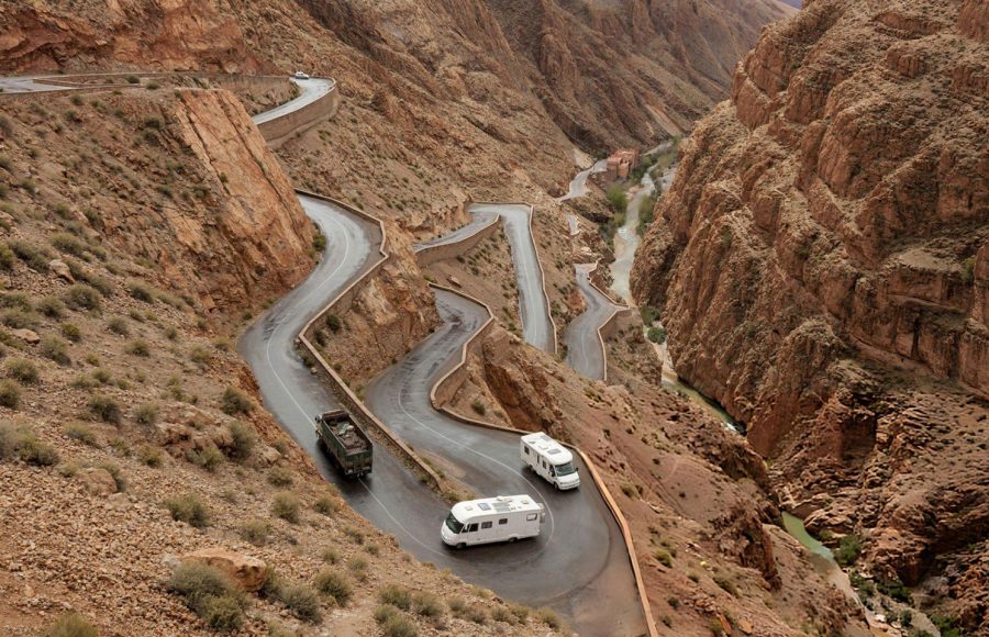 vehicles-on-Tizi-nTichka-pass
